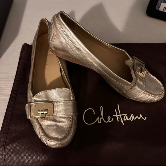 very comfortable and always in style, leather combinable color, dust cover. - Picture 3 of 5